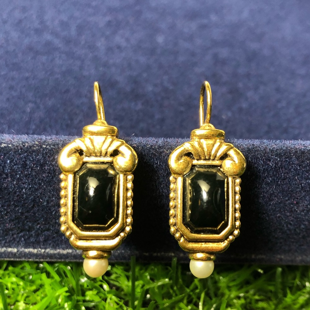 Art Deco GoldTone Finish /w Black & Pearl Cabochon